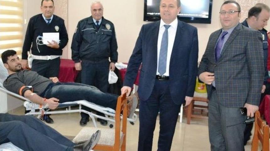 Tarsus&rsquo;ta Polisten Kan Bağışı