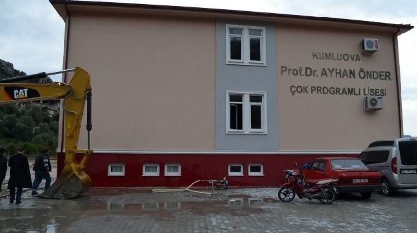 Lise&rsquo;yi Su Bastı