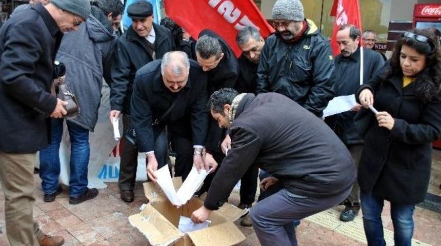 Aydın&rsquo;da Memurlardan Bordro Yakma Eylemi
