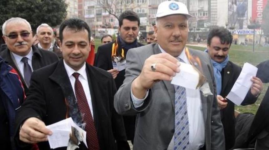 İzmit'te Memurlar Bordro Yaktı