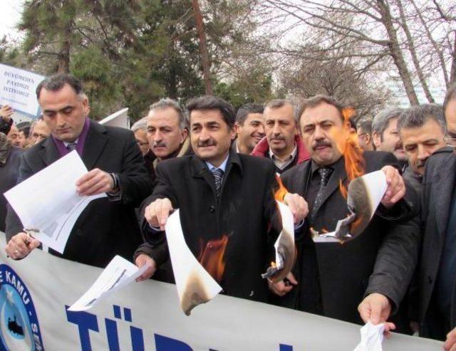 Kayseri’De Kesk Ve Türk Kamu-Sen Bordro Yaktı