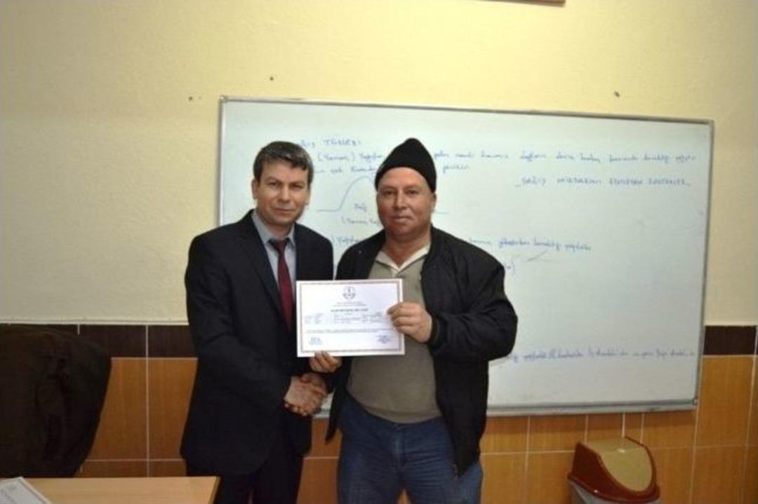 Avcılar Ve İnşaat Ustaları Belgelerini Aldı