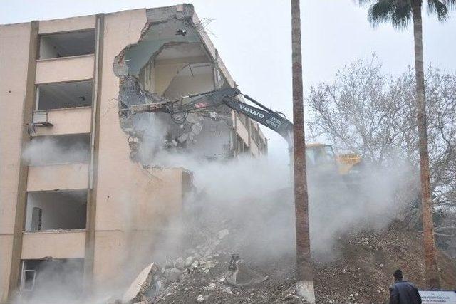 İslahiye&rsquo;de Tehlikeli Yıkım 1