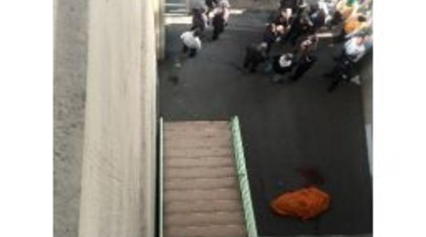 Perpa Ticaret Merkezi&rsquo;nde İntihar