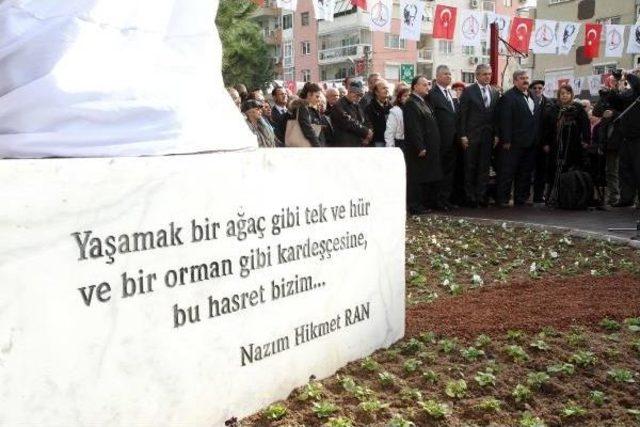 Karşıyaka'ya Dev Nazım Hikmet Heykeli