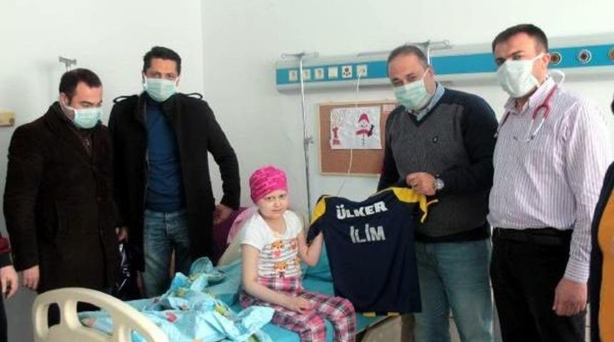Fenerbahçeliler, Kanser Tedavisi Gören Çocukları Sevindirdi