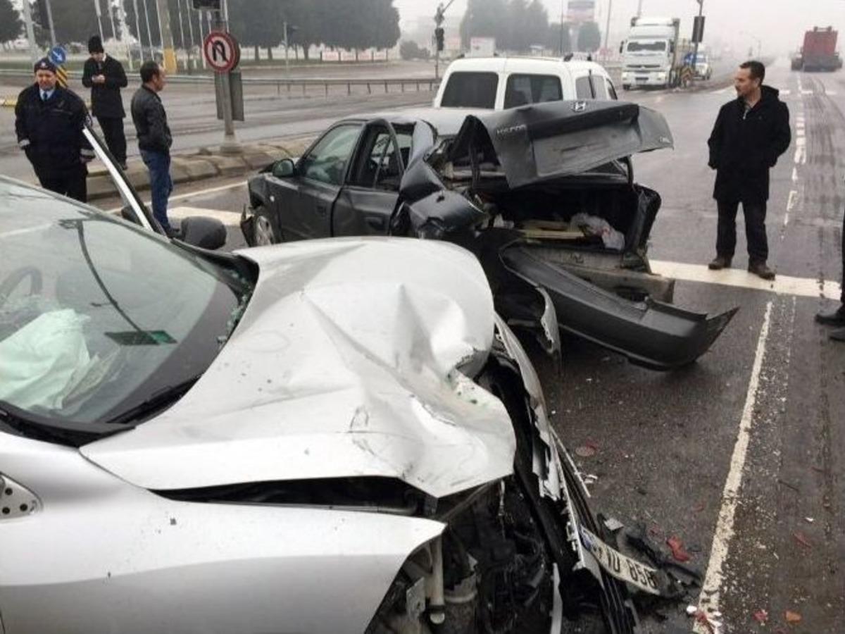 Yoğun Sis Kazaya Neden Oldu: 3 Yaralı