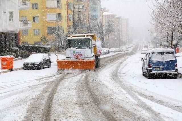 Başkan Fadıloğlu Kar Temizleme Çalışmalarını İnceledi