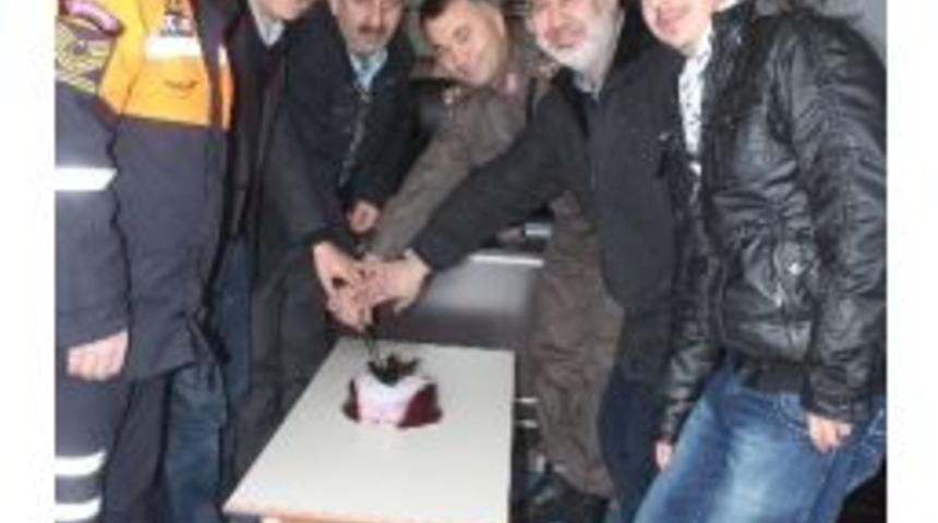 Jandarmadan &Ccedil;alışan Gazetecilere Yaş Pastalı Kutlama