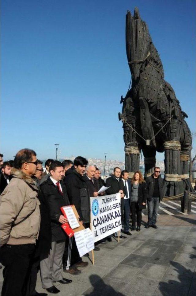 Troya Atı Önünde Bordro Yaktılar