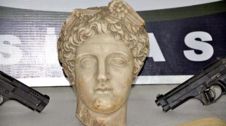 R&uuml;zgar Tanrı&ccedil;ası Hermes'in 2 Bin Yıllık Heykel Başı Sivas'ta Ele Ge&ccedil;irildi