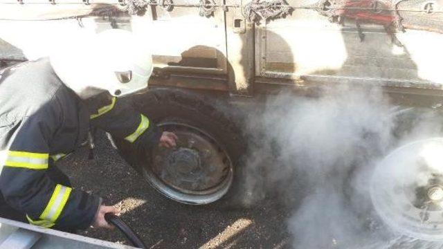 Tır ın Lastiği 3 Bin 778 Metrelik T&uuml;nelde Yandı, Ulaşım Aksadı 1