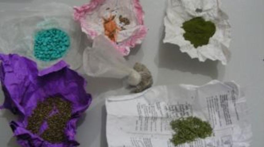 Polisin Durdurduğu Otomobilden Uyuşturucu Madde &Ccedil;ıktı