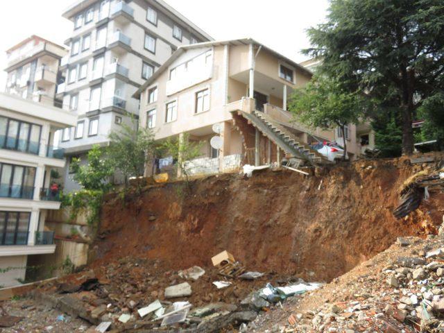 Sancaktepe'de toprak kayması:3 katlı bina boşaltıldı-1