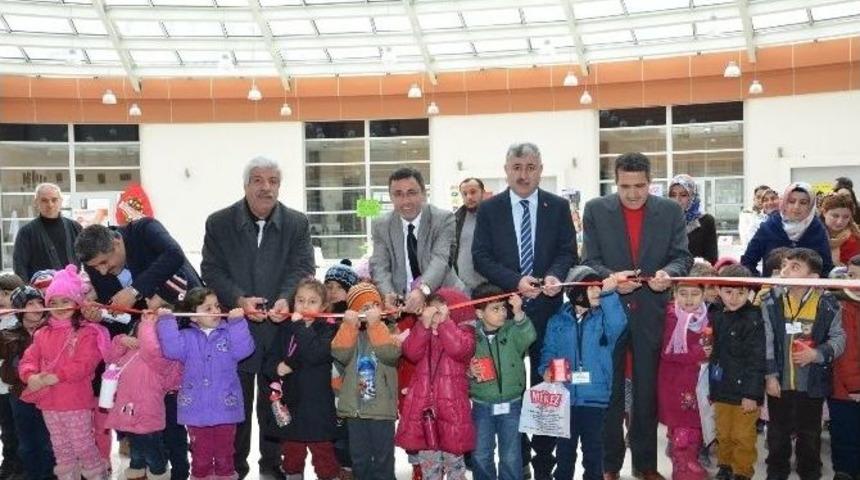 Sanat Galerisi&rsquo;nde Miniklere Kitap Şenliği