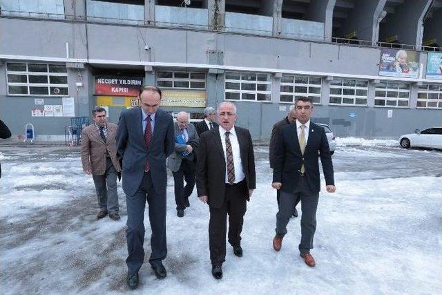 Vali Tuna, Gençlik Hizmetleri Ve Spor İl Müdürlüğü’nü Ziyaret Etti