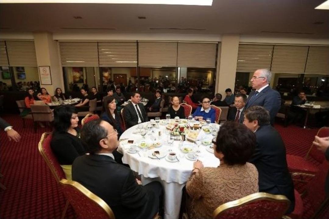 Vali Tuna&rsquo;dan Kazak Ekibine &ldquo;kardeşlik Yemeği&rdquo;