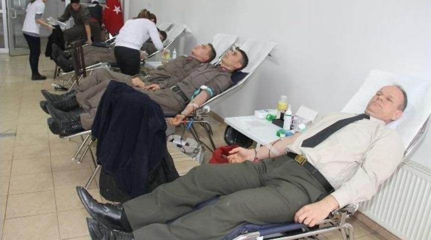 Jandarma Personeli, Kızılay&rsquo;a Kan Bağışında Bulundu