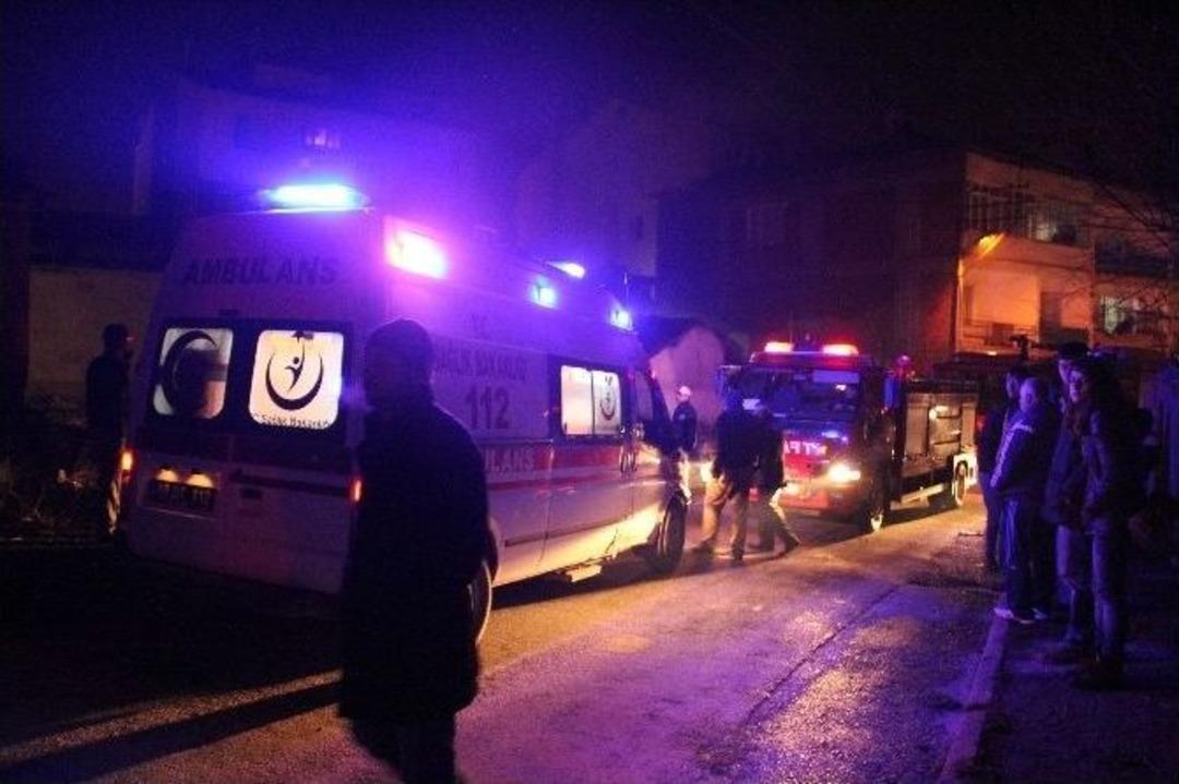 Evin Bah&ccedil;esinde &Ccedil;ıkan Yangında &Ouml;ld&uuml;