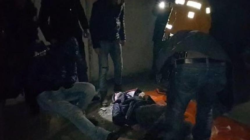 Oğlunu Baygın Halde Bulan Kadın Sinir Krizi Ge&ccedil;irdi