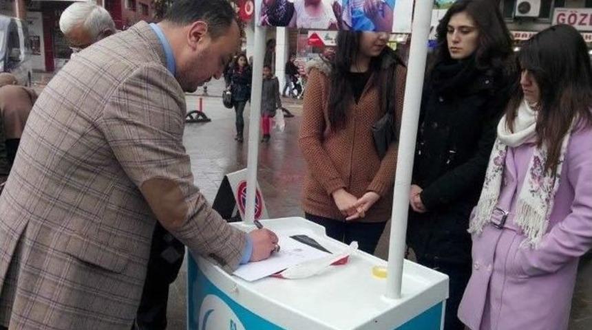 Uygur T&uuml;rkleri İ&ccedil;in D&uuml;zenlenen İmza Kampanyası Sona Erdi