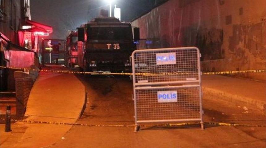 Cumhuriyet Gazetesi &Ouml;n&uuml;ndeki &Ouml;nlemler S&uuml;r&uuml;yor