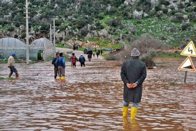 İl Başkanı Sümer Ve Koordinatör Akdemir Afet Bölgesinde