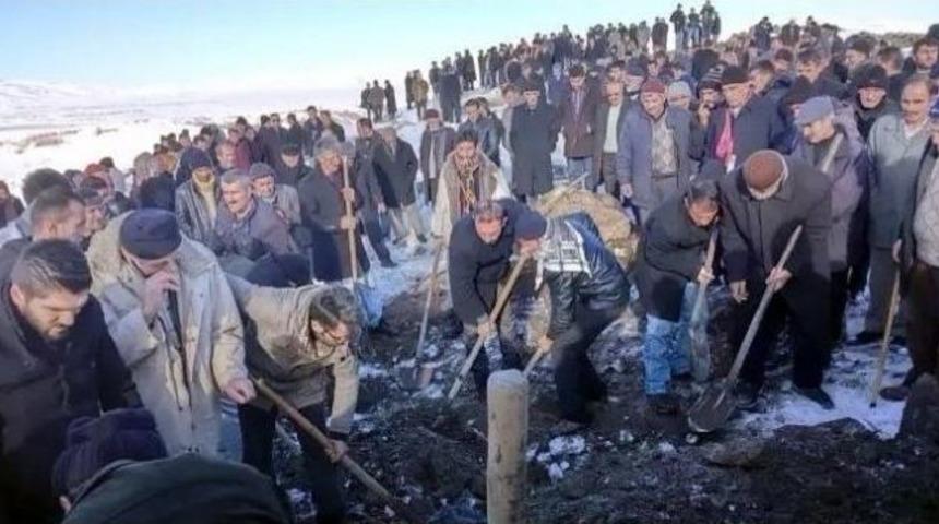 Şeyh Said&rsquo;in Oğlu Ahmet Fırat Toprağa Verildi