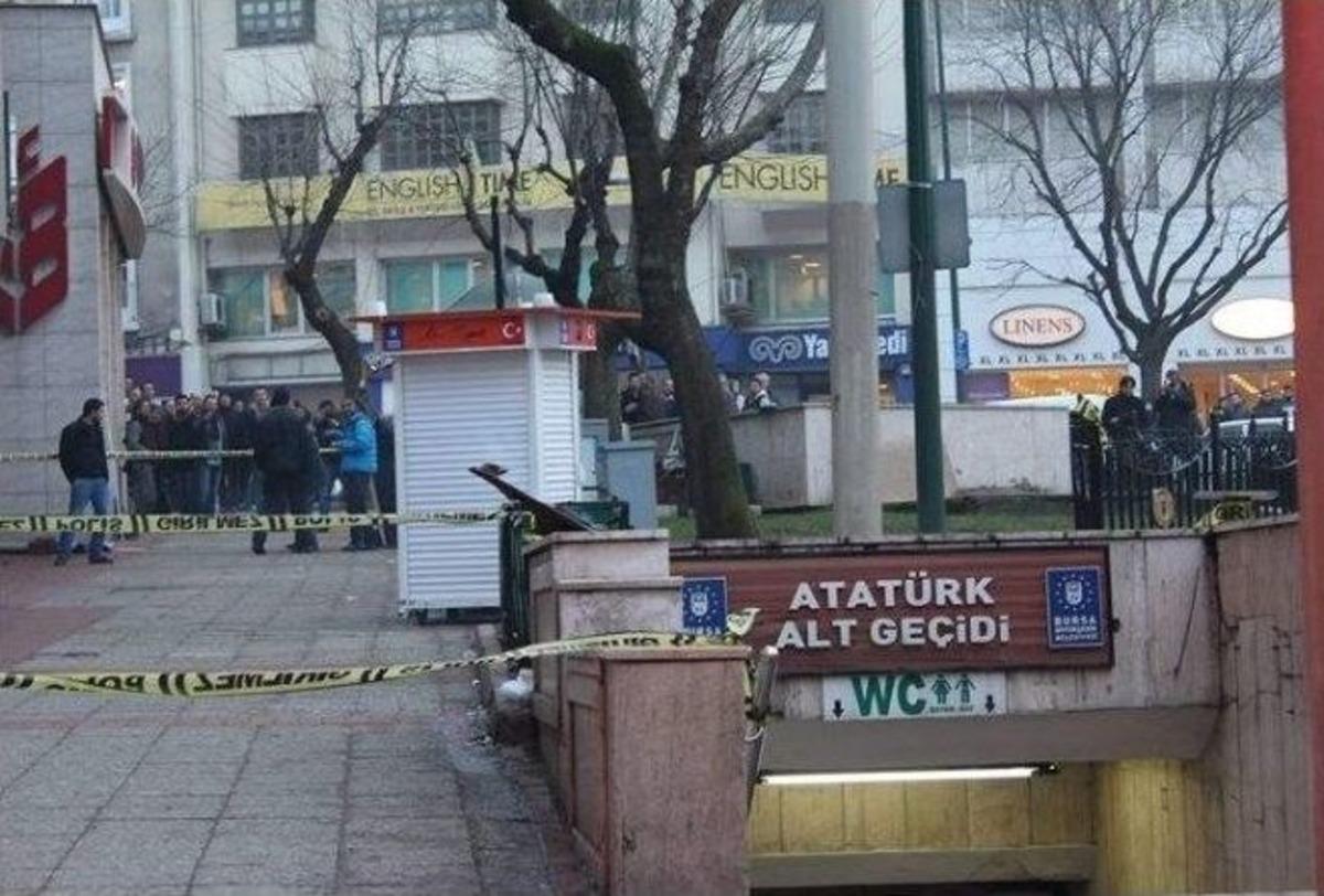 F&uuml;nye İle Patlatılan Ş&uuml;pheli Valizden Kıyafet &Ccedil;ıktı