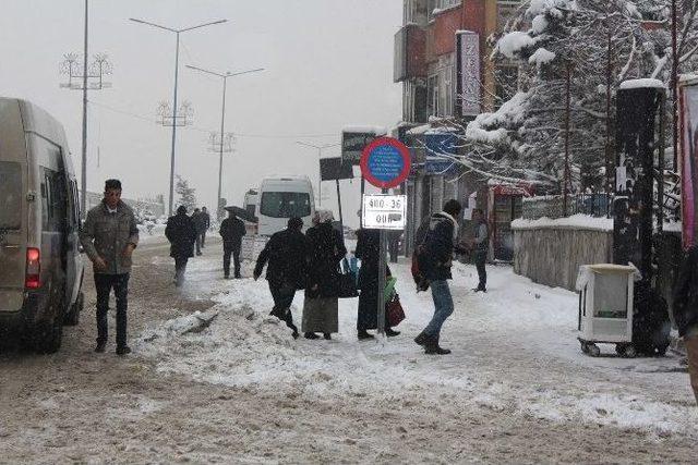 Hakkari’de Kar Yağışı