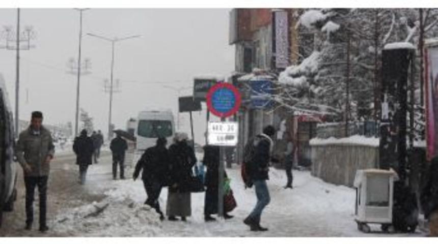 Hakkari&rsquo;de 53 K&ouml;y İle 94 Mezra Yolu Ulaşıma Kapandı