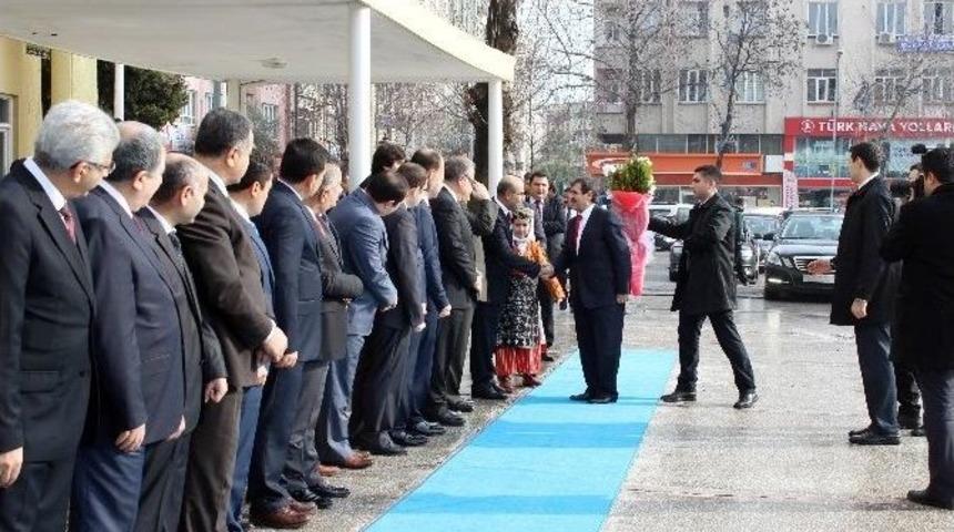 Bakan G&uuml;ll&uuml;ce, Adıyaman&rsquo;da Temaslarda Bulundu