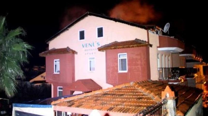 Fethiye'de Apart Otelin &Ccedil;atısı Yandı