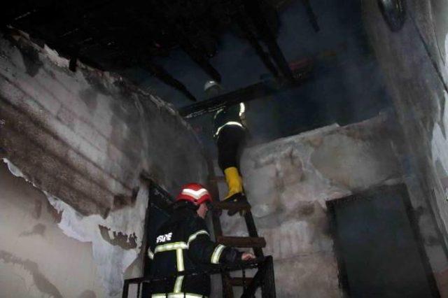 Fethiye de Apart Otelin &Ccedil;atısı Yandı 1