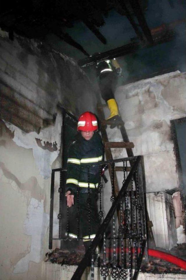 Fethiye de Apart Otelin &Ccedil;atısı Yandı 2