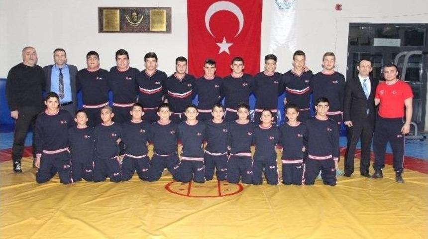 T&uuml;rkiye G&uuml;reş Federasyonu&rsquo;ndan G&uuml;reş&ccedil;ilere Malzeme Yardımı