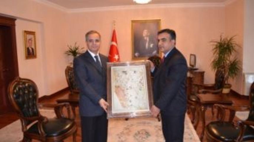 Tapu Kadastro Gaziantep B&ouml;lge M&uuml;d&uuml;r&uuml; Mustafa Aslan, Vali Tapsız&rsquo;ı Ziyaret Etti