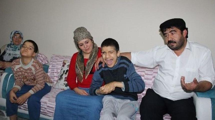 &Ccedil;ocukları İ&ccedil;in 24 Saat N&ouml;bet Tutan Aile