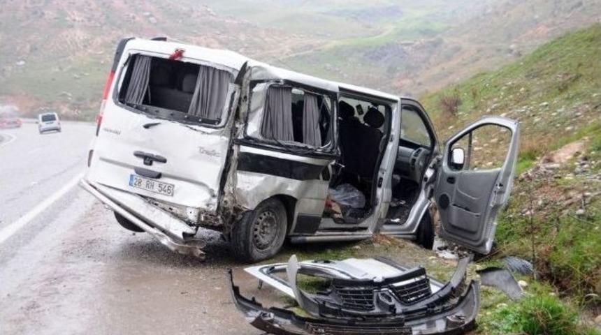 Cizre&rsquo;de Trafik Kazası: 4 Yaralı