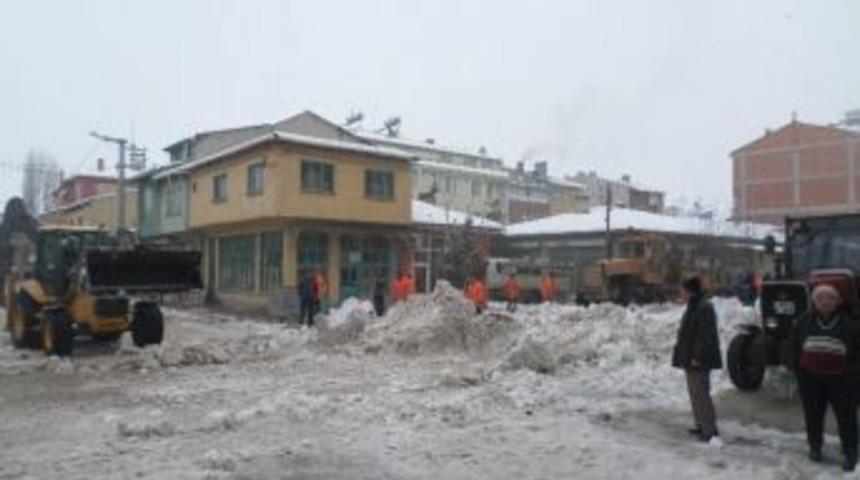 &Ccedil;iftelerde Kar Temizleme &Ccedil;alışmaları