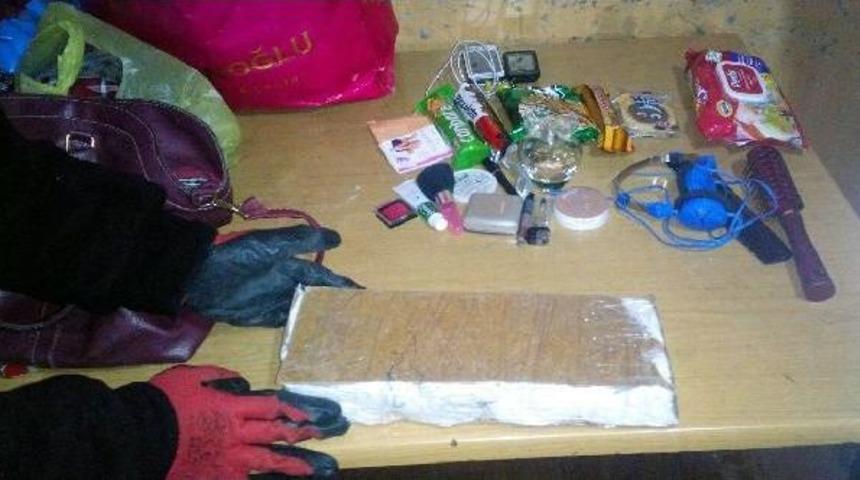 Bitlis&rsquo;Te Kız &Ccedil;ocuğunun &Ccedil;antasında 1 Kilo Metafetamin Ele Ge&ccedil;irildi