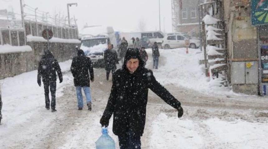 Hakkari Ve Bitlis'te Kar Yağışı