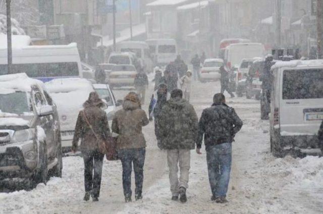 Hakkari Ve Bitlis'te Kar Yağışı