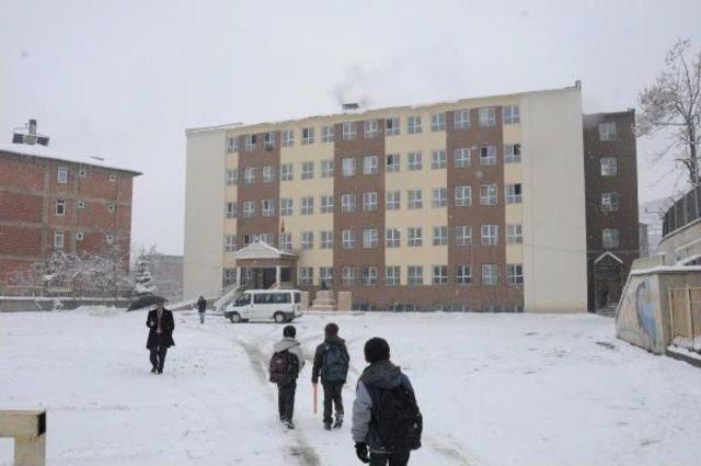 Hakkari Ve Bitlis'te Kar Yağışı