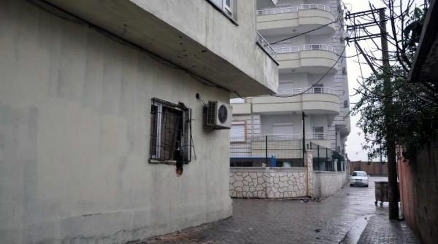 Cizre'de Bir Eve, Kimse Yokken Pencereden Patlayıcı Atıldı