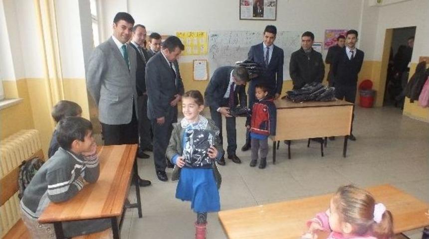 &Ouml;ğrencilere Atkı Ve Bere Dağıtımı