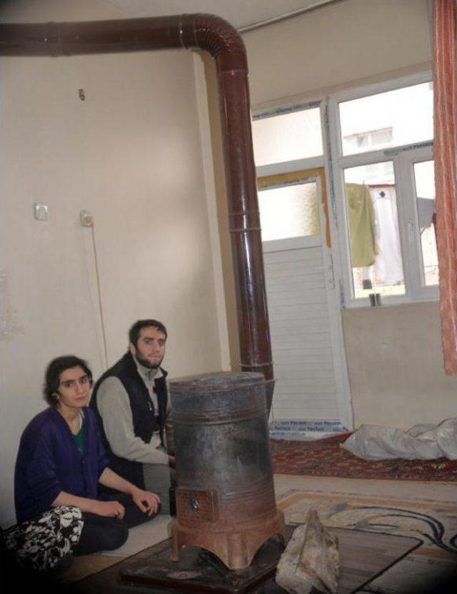 2 si Zihinsel Engelli 5 &Ccedil;ocuğuyla, A&ccedil;lıkla M&uuml;cadele Ediyor 1