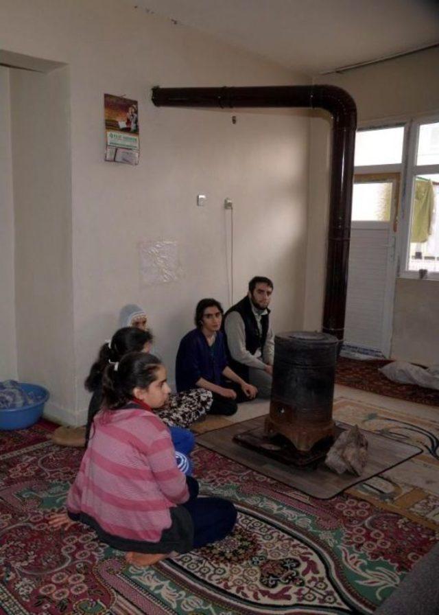 2 si Zihinsel Engelli 5 &Ccedil;ocuğuyla, A&ccedil;lıkla M&uuml;cadele Ediyor 2