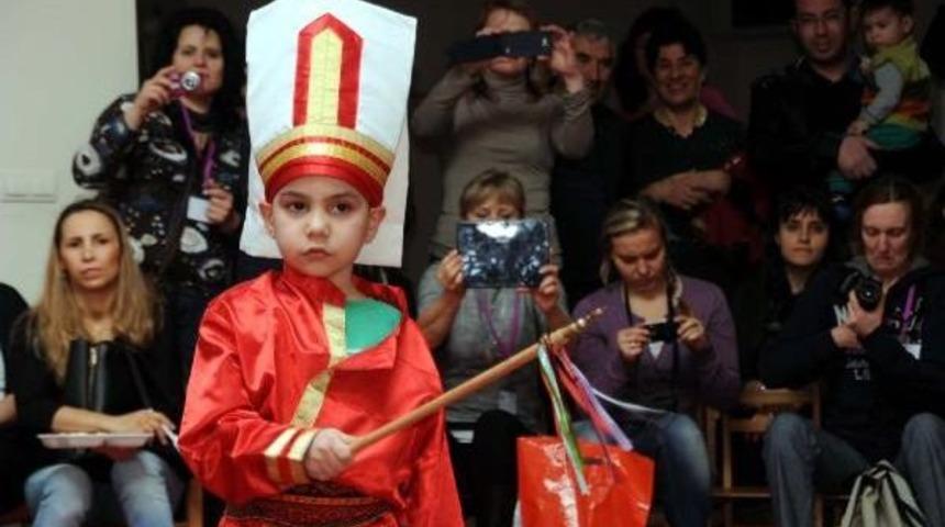 Yabancı &Ouml;ğretmenler Minik Mehter Takımıyla Karşılandı