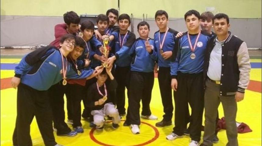 Pazarlar Anadolu Lisesi G&uuml;reş Takımı İl Şampiyonu Oldu